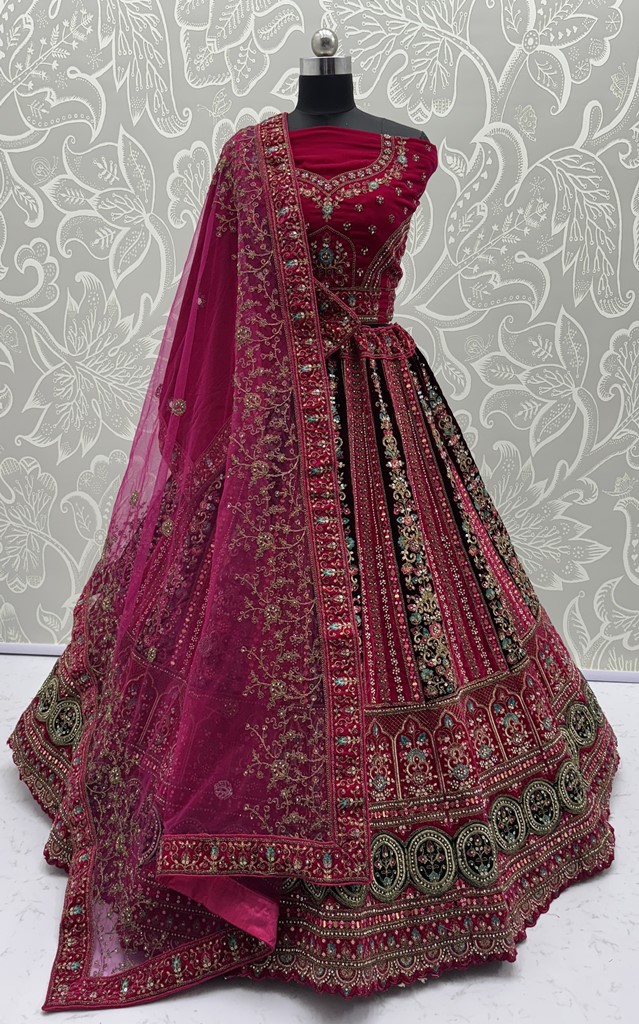 Very-Well Detailed Hand Mirror Crafted with Various Embroidery and Doubke dupatta combine Bridal Lehenga Choli